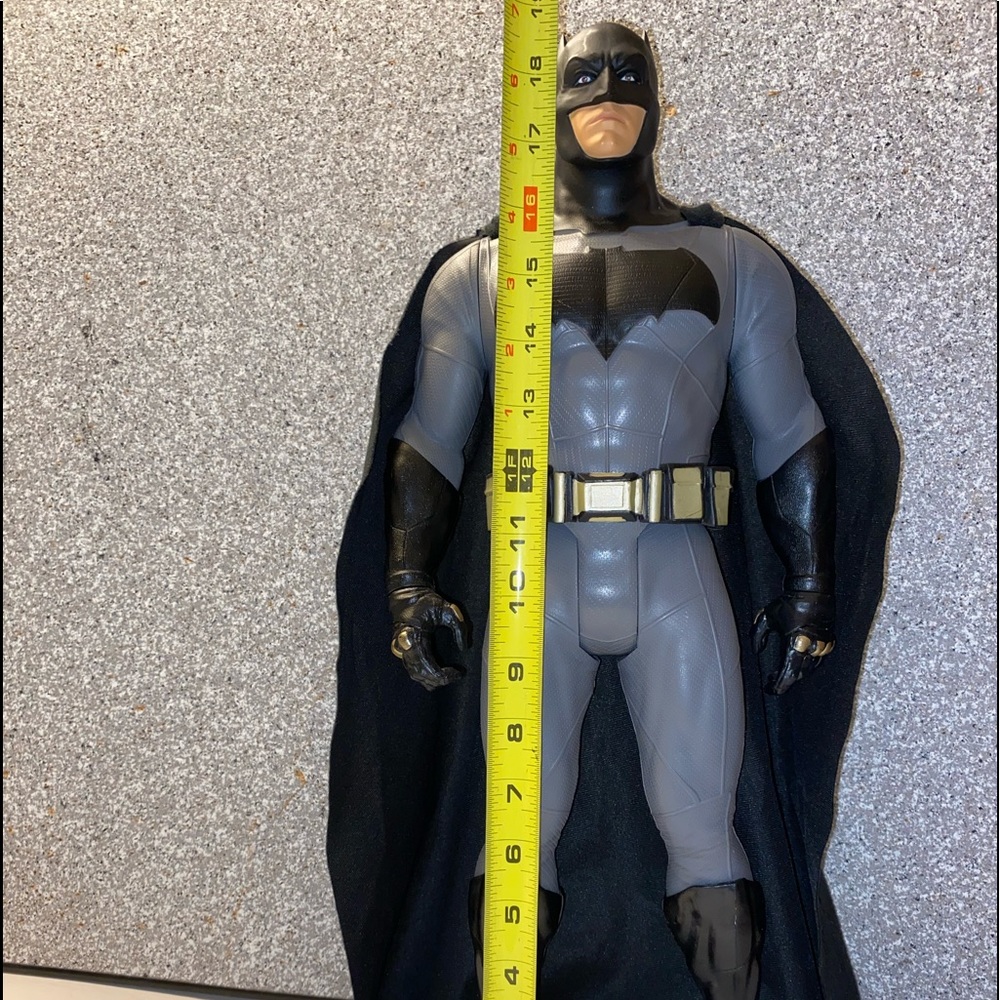 Batman Action Figure - Picture 8 of 10